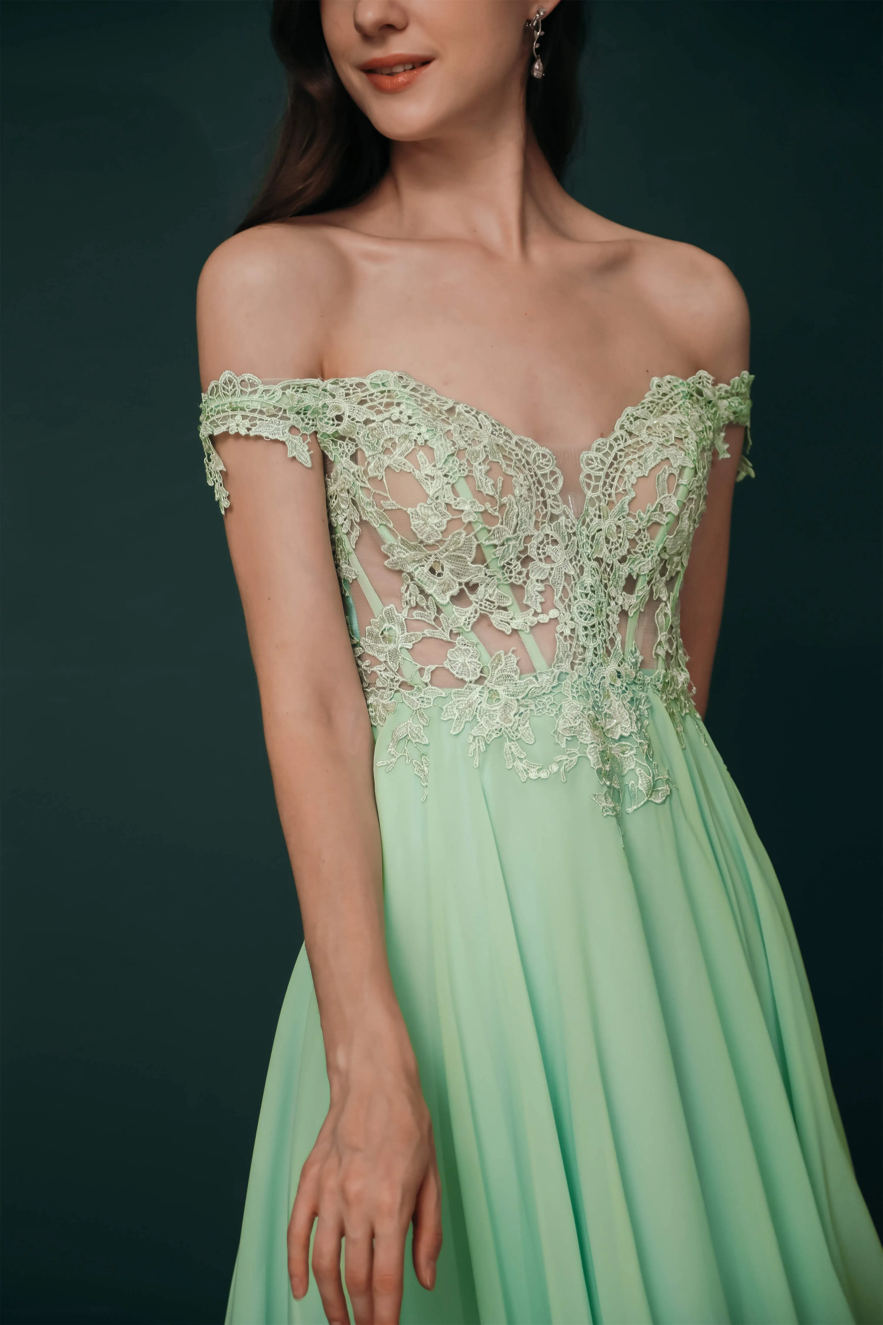 Off The Shoulder Charming Long Chiffon Prom Dresses With Appliques