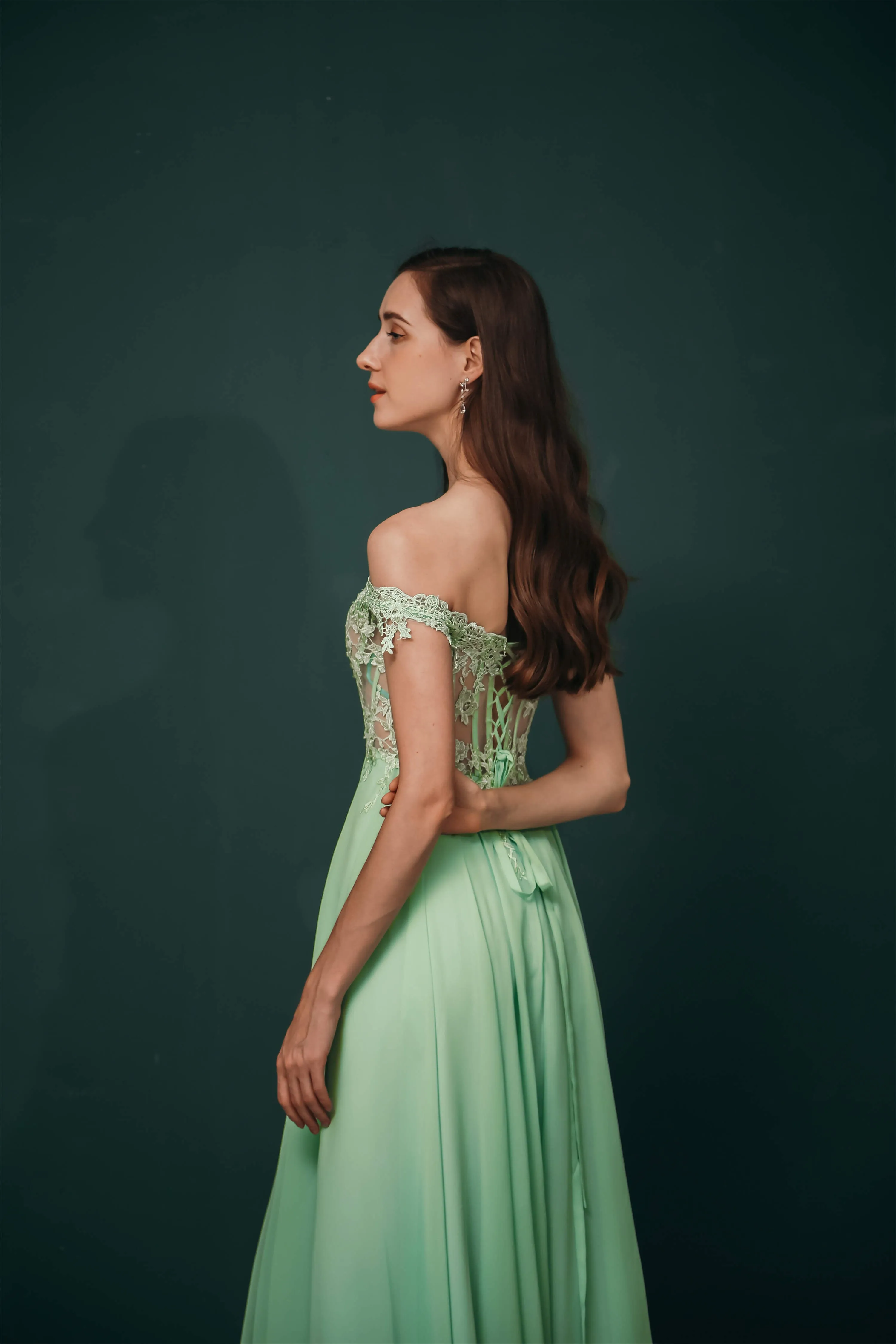 Off The Shoulder Charming Long Chiffon Prom Dresses With Appliques