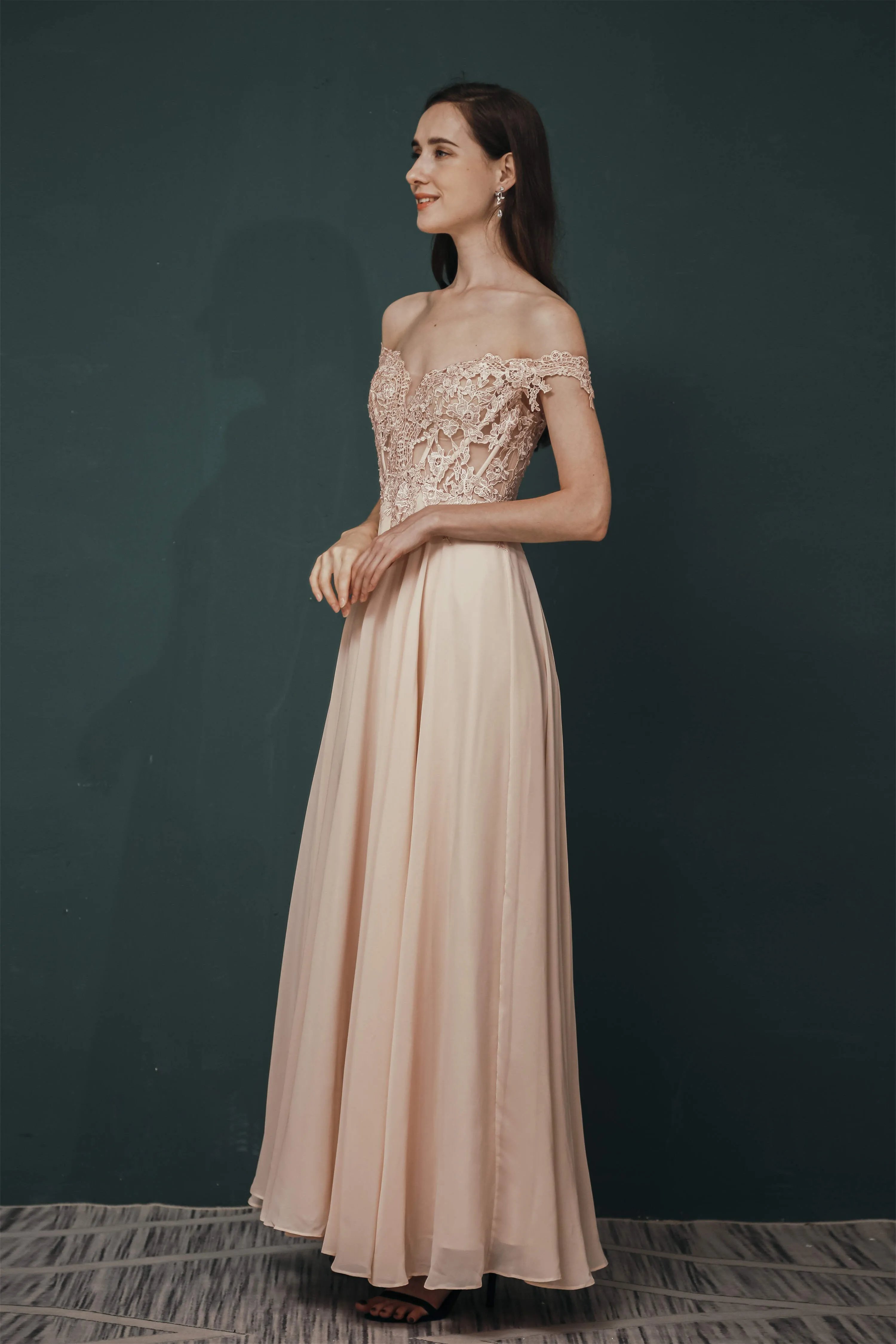 Off The Shoulder Charming Long Chiffon Prom Dresses With Appliques