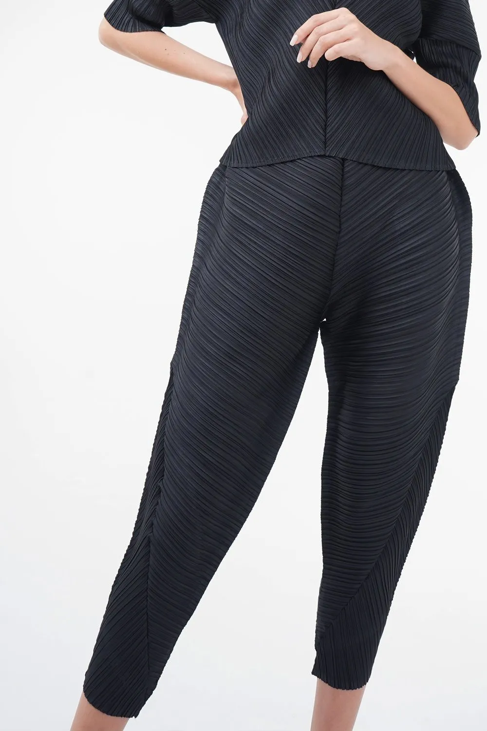 Palmazio Three-Quarter Tapered Pleated Pants