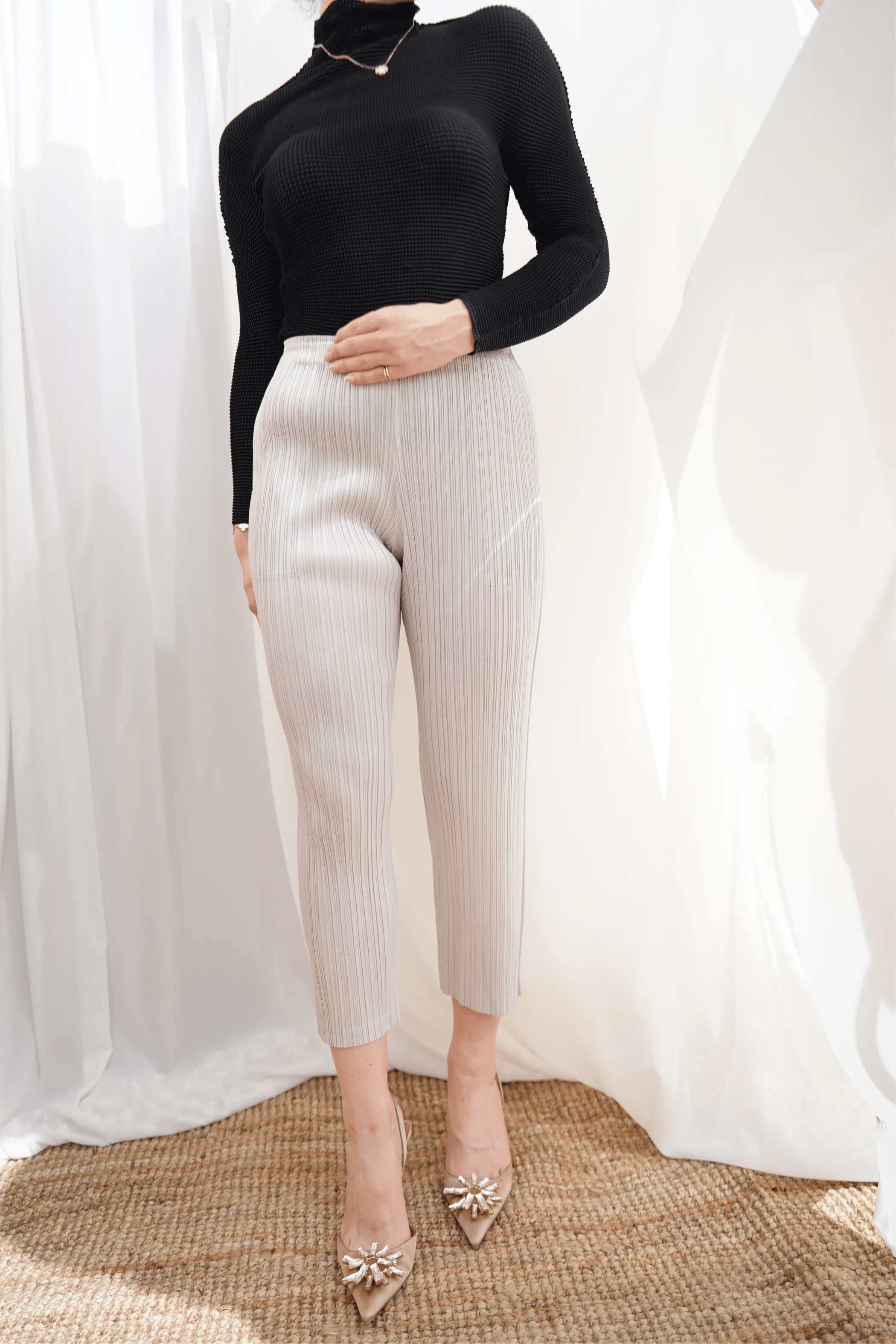 Pearl Pleated pants