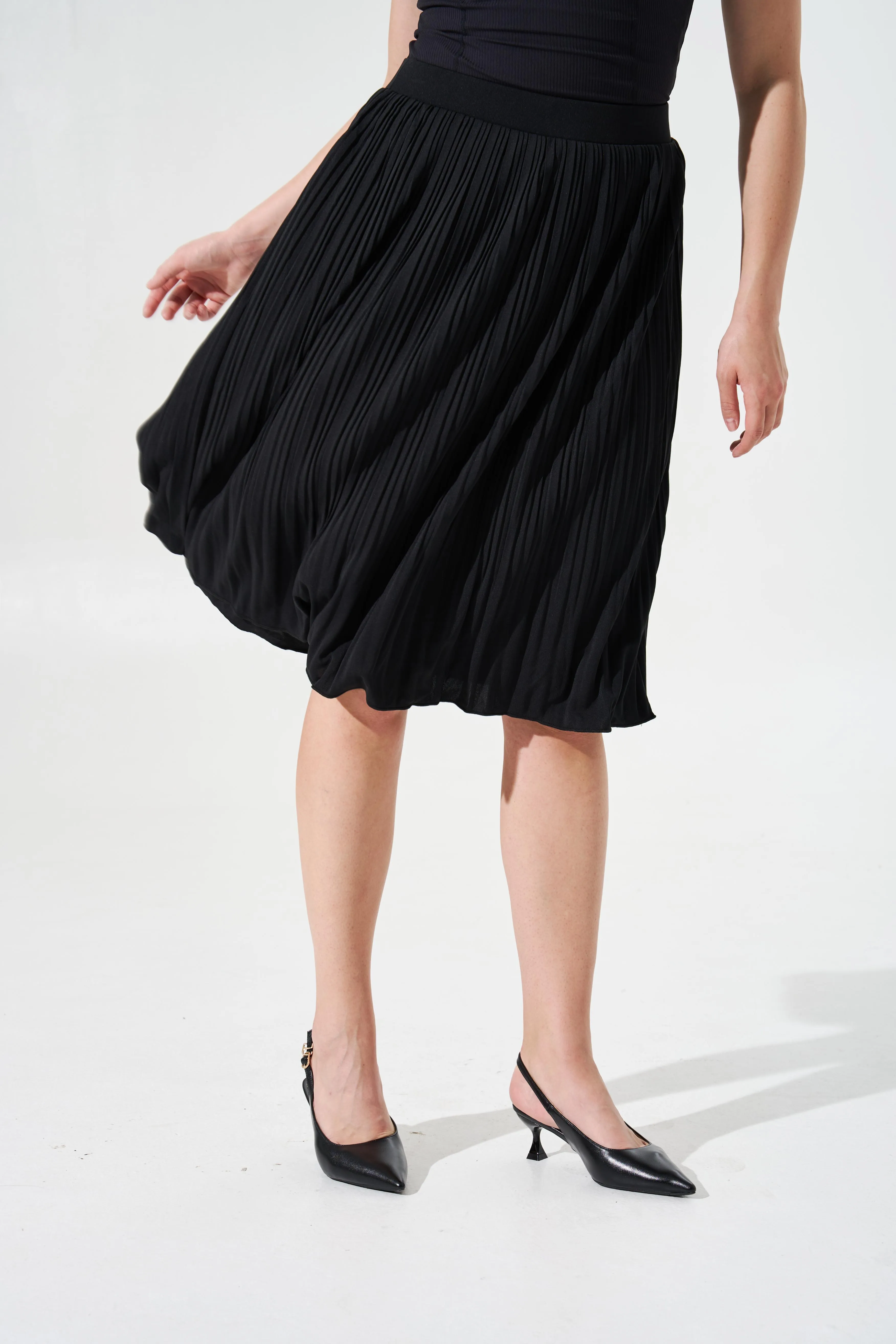 Tangs Display - Cooling & Stretchable Swirl Pleated Skirt